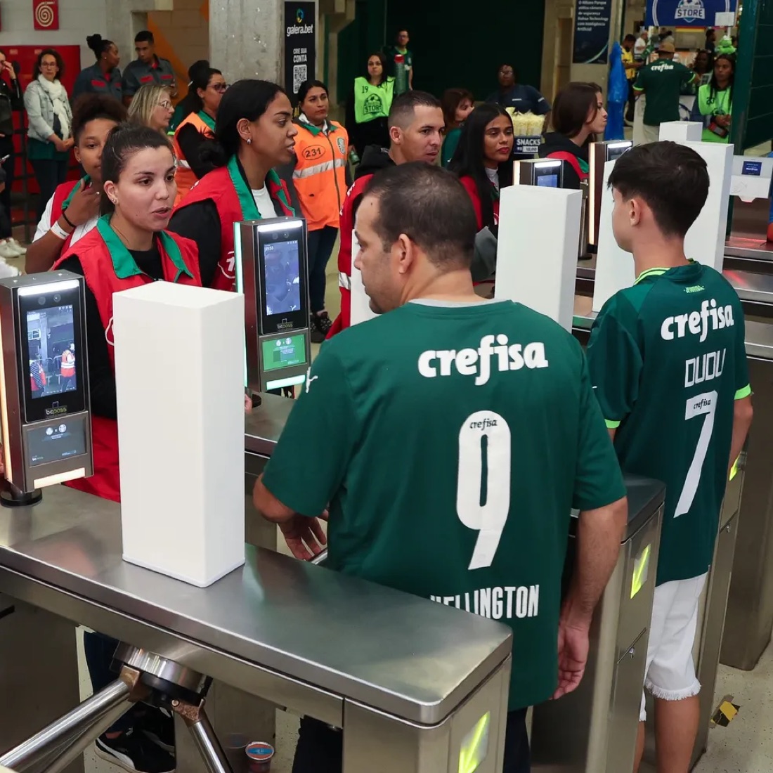 Operação de acesso facial com torcedores no Nubank Arena
